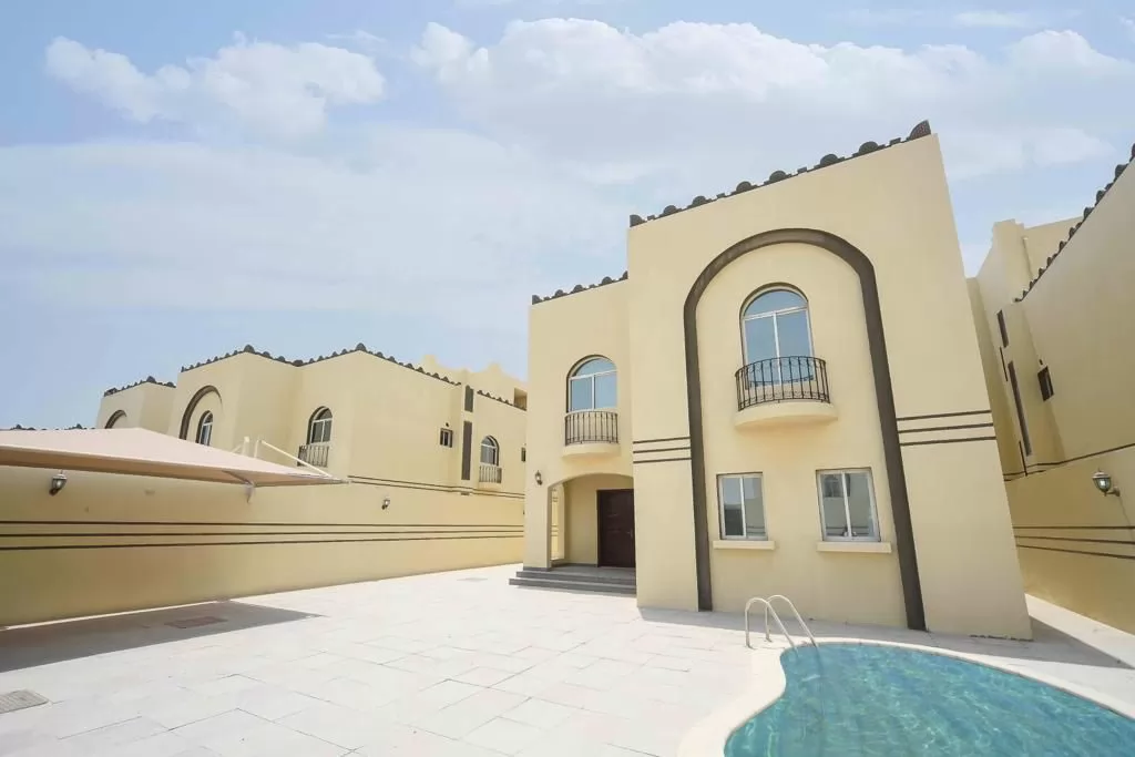 yerleşim Hazır Mülk 6 Yatak Odası U/F Müstakil Villa  kiralık içinde Al Sadd , Doha #11160 - 1  image 