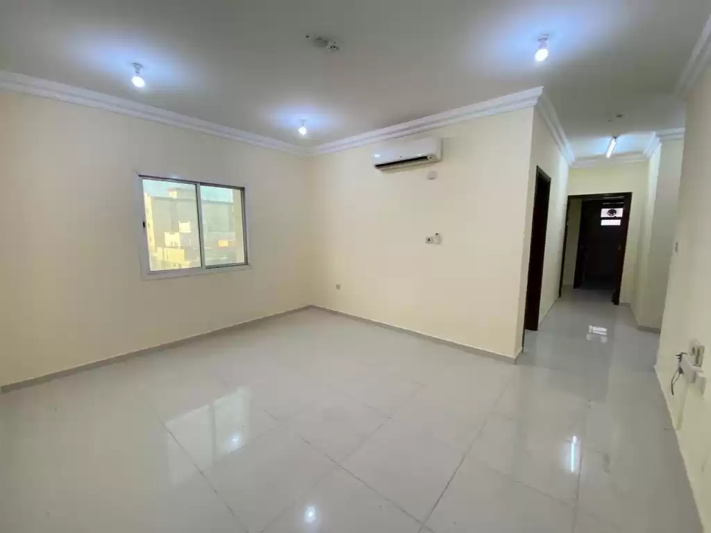Residential Ready Property 2 Bedrooms U/F Apartment  for rent in Al Sadd , Doha #11173 - 1  image 
