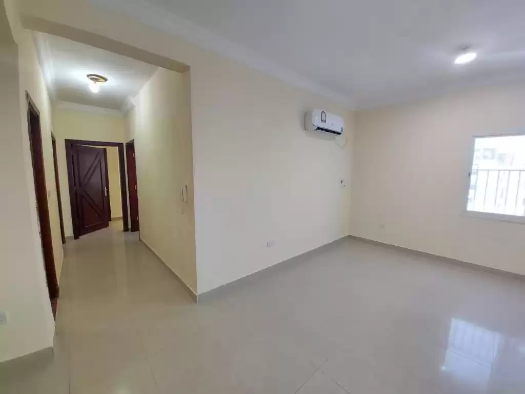 Residential Ready Property 3 Bedrooms U/F Apartment  for rent in Al Sadd , Doha #11207 - 1  image 