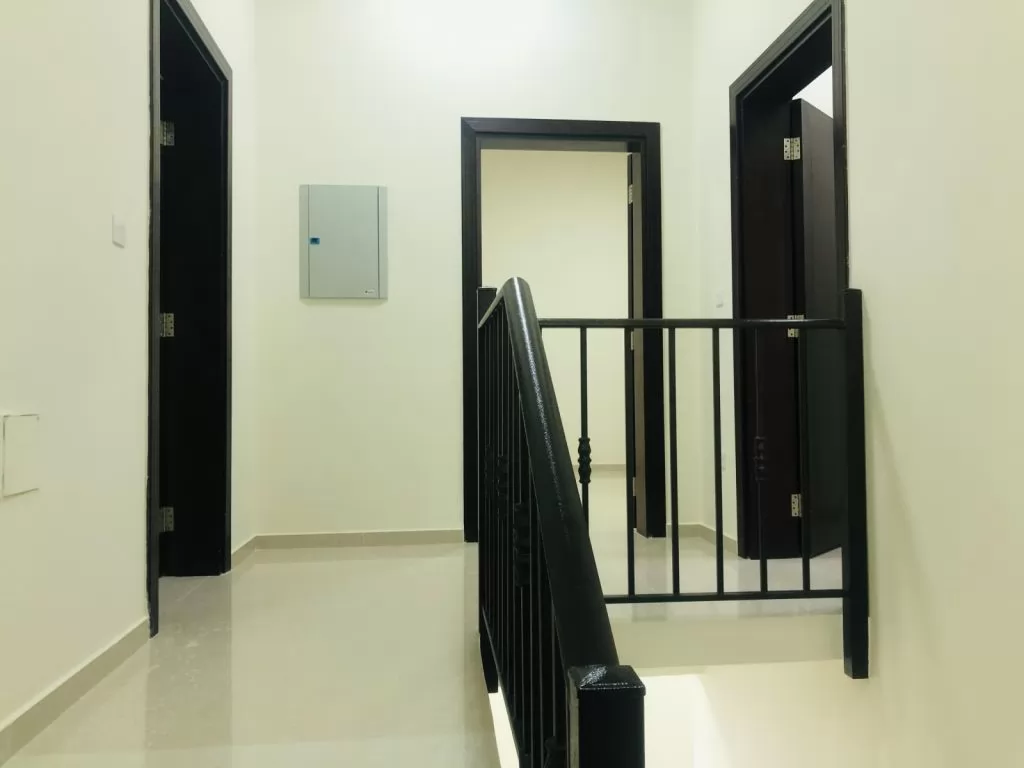 Wohn Klaar eigendom 3 Schlafzimmer U/F Villa in Verbindung  zu vermieten in Al Sadd , Doha #11218 - 1  image 