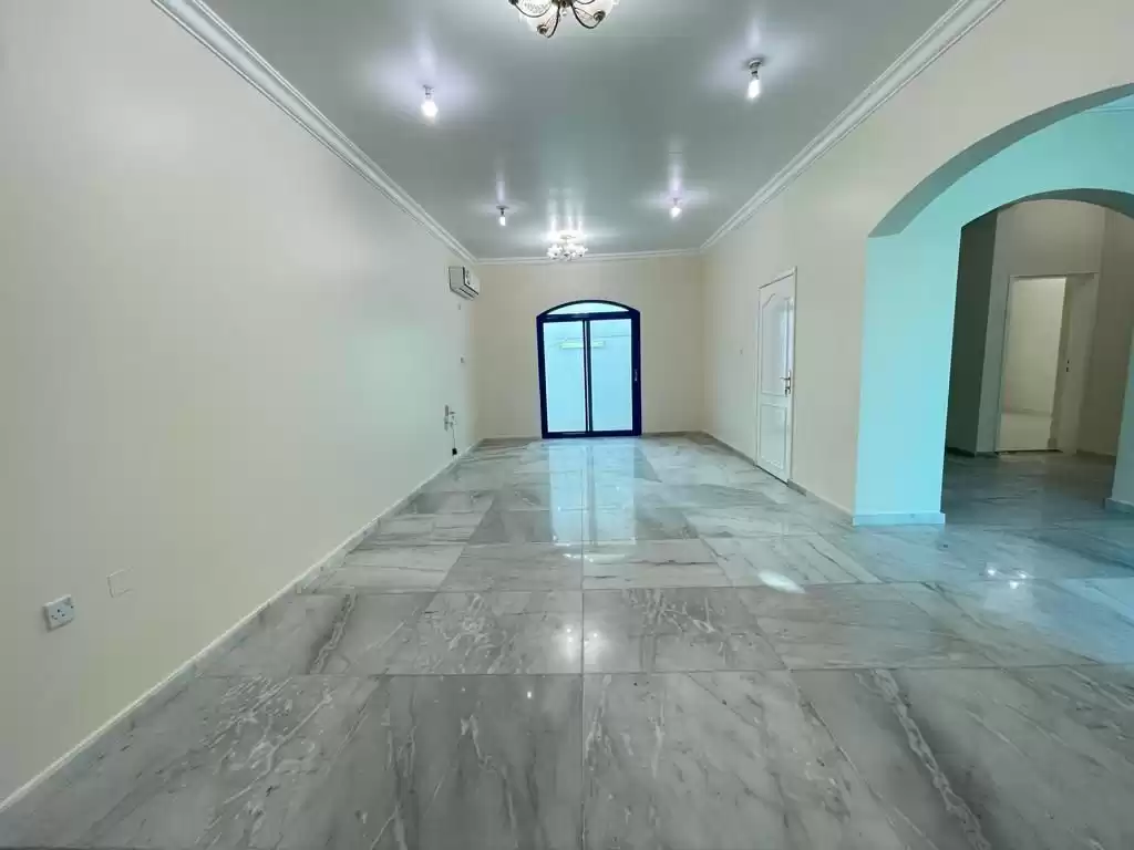 Résidentiel Propriété prête 5 chambres U / f Villa autonome  a louer au Al-Sadd , Doha #11219 - 1  image 