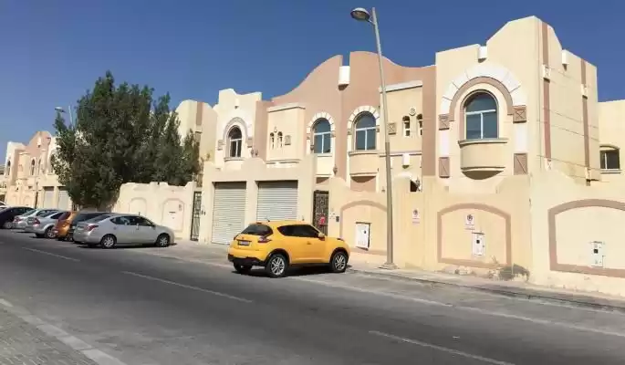 Résidentiel Propriété prête 6 chambres S / F Villa autonome  a louer au Al-Sadd , Doha #11258 - 1  image 