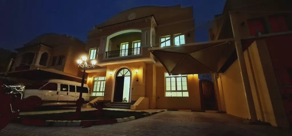 Wohn Klaar eigendom 5 Schlafzimmer S/F Villa in Verbindung  zu vermieten in Doha #11278 - 1  image 
