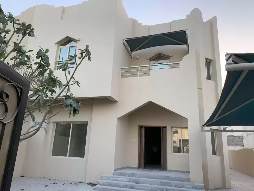 Résidentiel Propriété prête 4 chambres U / f Villa autonome  a louer au Al-Sadd , Doha #11295 - 1  image 