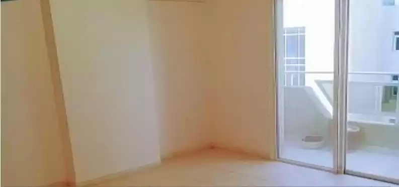 Wohn Klaar eigendom 3 Schlafzimmer U/F Wohnung  zu vermieten in Al Sadd , Doha #11345 - 1  image 