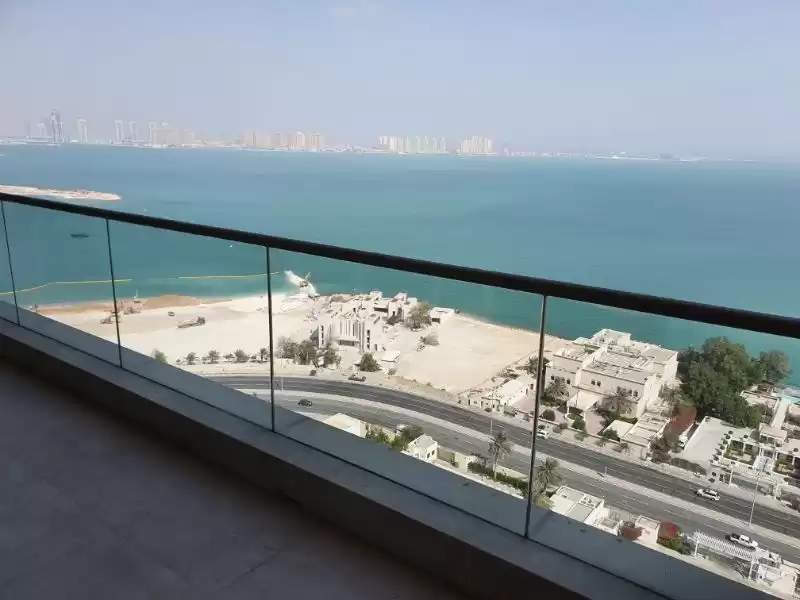 Wohn Klaar eigendom 3 Schlafzimmer S/F Wohnung  zu vermieten in Al Sadd , Doha #11430 - 1  image 