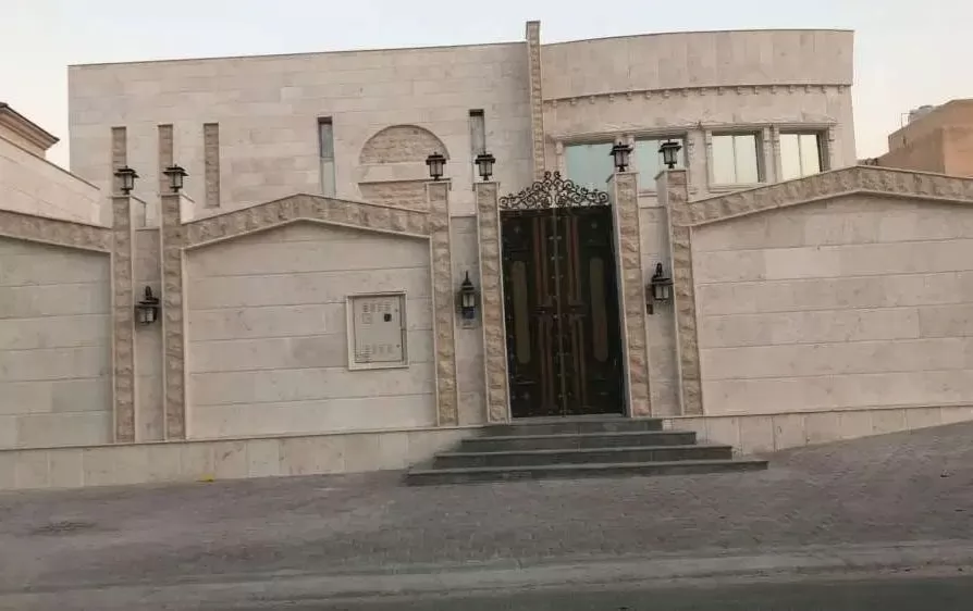 Residential Ready Property 7+ Bedrooms U/F Standalone Villa  for sale in Doha #11462 - 1  image 