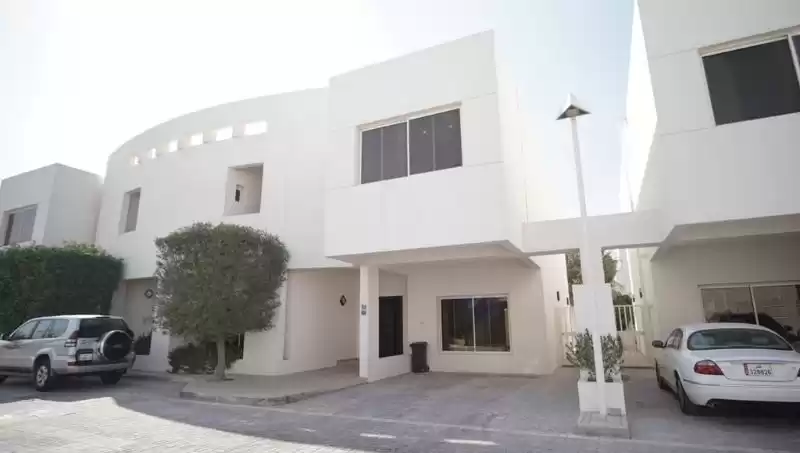 Wohn Klaar eigendom 4 Schlafzimmer S/F Villa in Verbindung  zu vermieten in Al Sadd , Doha #11485 - 1  image 