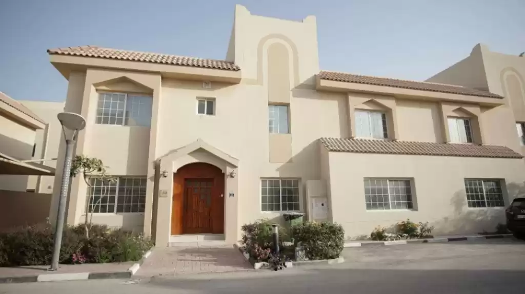 Residencial Listo Propiedad 4 + habitaciones de servicio S / F Apartamento  alquiler en al-sad , Doha #11510 - 1  image 