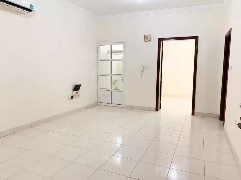 Wohn Klaar eigendom 2 Schlafzimmer U/F Wohnung  zu vermieten in Al Sadd , Doha #11511 - 1  image 
