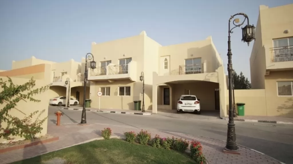 Жилой Готовая недвижимость 5 спален С/Ж Вилла в комплексе  в аренду в Аль-Садд , Доха #11512 - 1  image 