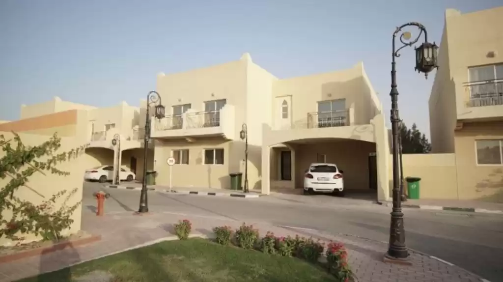 Residencial Listo Propiedad 5 habitaciones S / F Villa en Compound  alquiler en al-sad , Doha #11512 - 1  image 