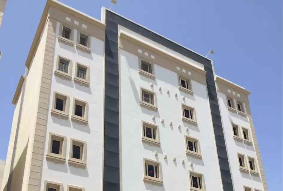 Résidentiel Propriété prête 3 chambres S / F Appartement  a louer au Al-Sadd , Doha #11526 - 1  image 
