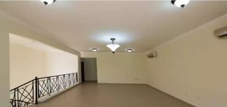 Résidentiel Propriété prête 3 chambres S / F Appartement  a louer au Al-Sadd , Doha #11624 - 1  image 