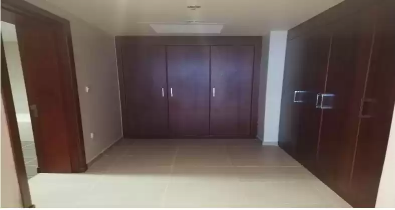 Residential Ready Property 3 Bedrooms U/F Apartment  for rent in Al Sadd , Doha #11693 - 1  image 