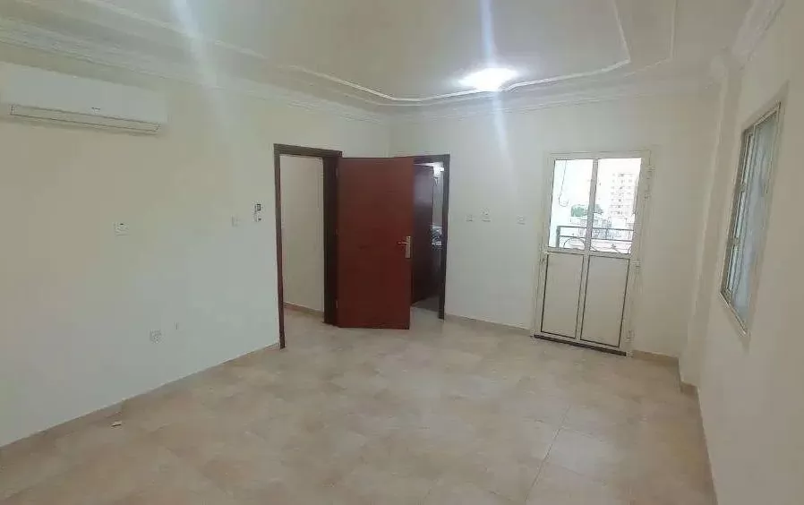 Residential Ready Property 3 Bedrooms U/F Apartment  for sale in Doha #11840 - 3  image 