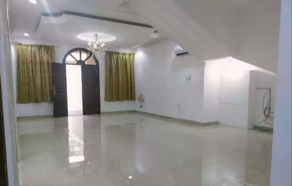 Residencial Listo Propiedad 3 dormitorios U / F Villa Standerlone  alquiler en Doha #11845 - 1  image 
