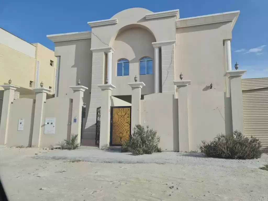 Жилой Готовая недвижимость 2 спальни Н/Ф Вилла в комплексе  в аренду в Аль-Садд , Доха #11853 - 1  image 