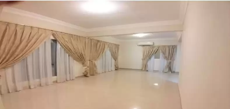 Résidentiel Propriété prête 3 chambres U / f Villa à Compound  a louer au Doha #11875 - 1  image 
