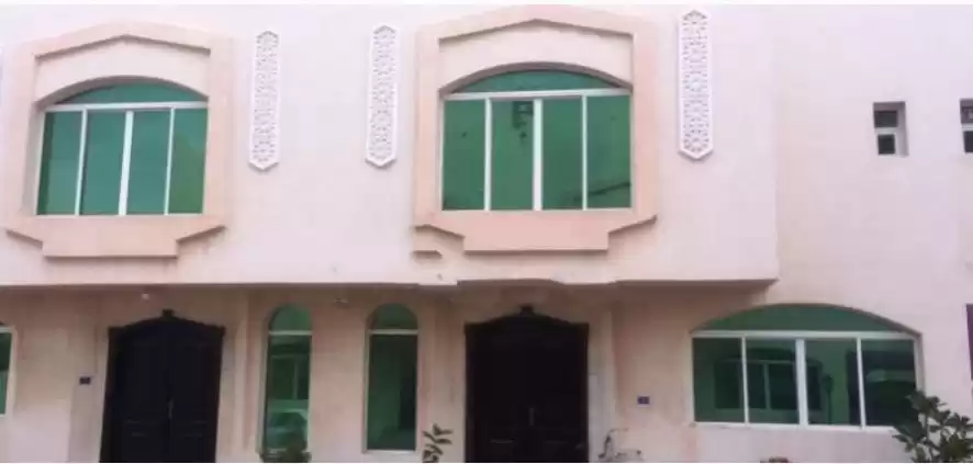 Residential Ready Property 4 Bedrooms U/F Villa in Compound  for rent in Doha #11876 - 1  image 