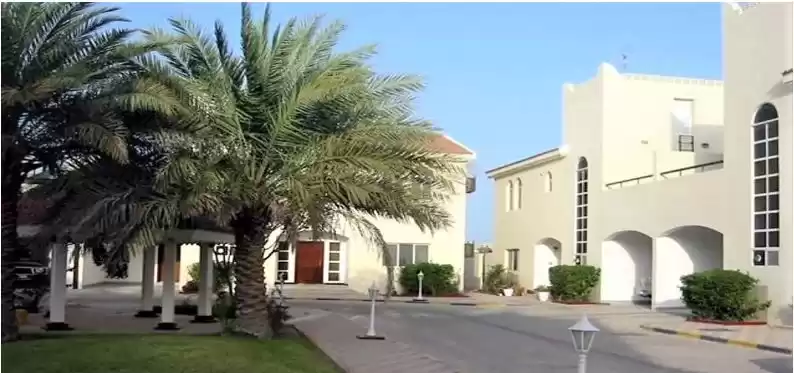 Жилой Готовая недвижимость 3 спальни С/Ж Вилла в комплексе  в аренду в Аль-Садд , Доха #11881 - 1  image 