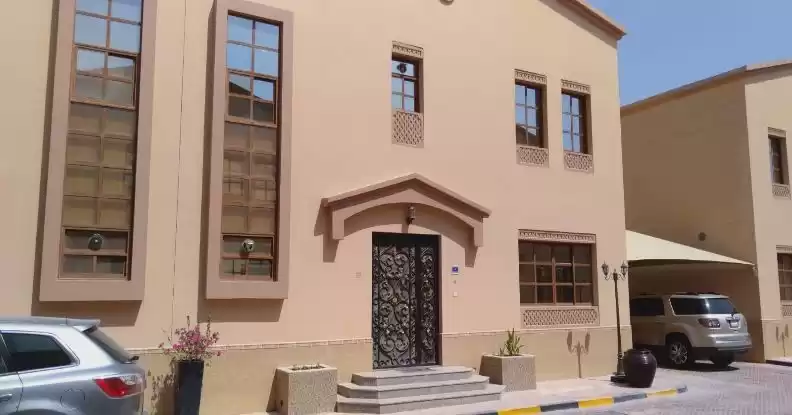 Жилой Готовая недвижимость 3 спальни Ж/Ж Вилла в комплексе  в аренду в Аль-Садд , Доха #11890 - 1  image 