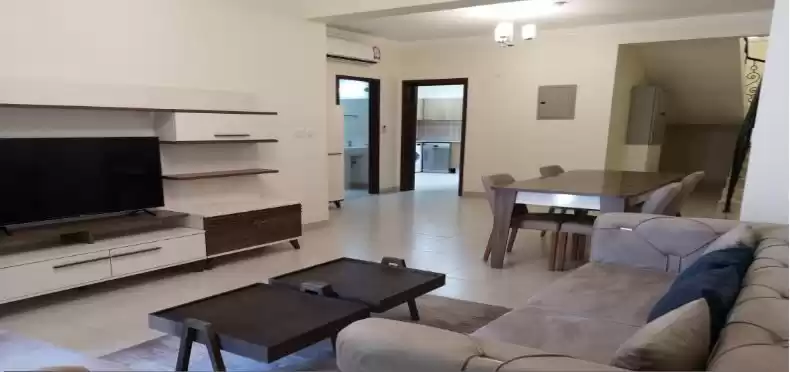 Résidentiel Propriété prête 4 chambres S / F Villa à Compound  a louer au Al-Sadd , Doha #11901 - 1  image 