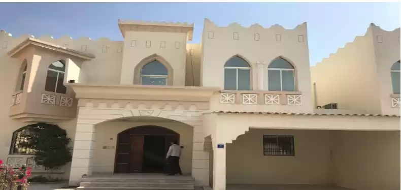Residencial Listo Propiedad 4 habitaciones U / F Villa en Compound  alquiler en Doha #11918 - 1  image 