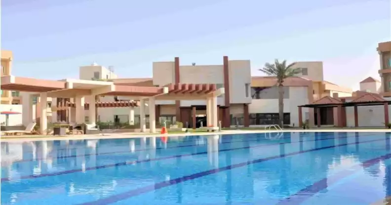 Residencial Listo Propiedad 4 habitaciones F / F Villa en Compound  alquiler en al-sad , Doha #11950 - 1  image 