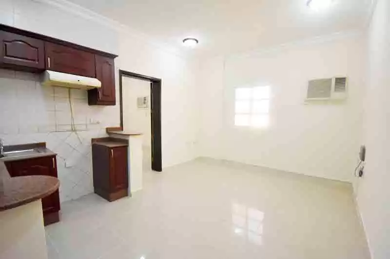 Wohn Klaar eigendom 1 Schlafzimmer U/F Wohnung  zu vermieten in Al Sadd , Doha #11954 - 1  image 