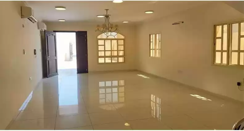 yerleşim Hazır Mülk 6 Yatak Odası F/F Müstakil Villa  kiralık içinde Doha #11960 - 1  image 