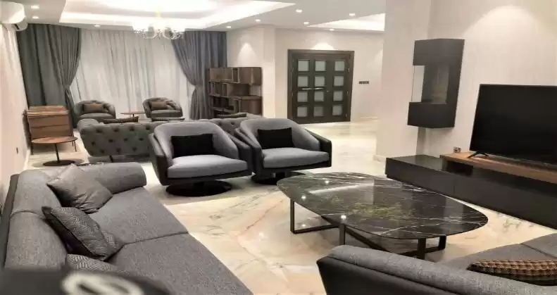 Résidentiel Propriété prête 4 chambres F / F Villa à Compound  a louer au Al-Sadd , Doha #11967 - 1  image 