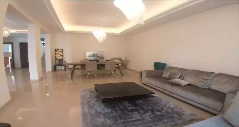 Wohn Klaar eigendom 4 Schlafzimmer F/F Villa in Verbindung  zu vermieten in Al Sadd , Doha #11975 - 1  image 