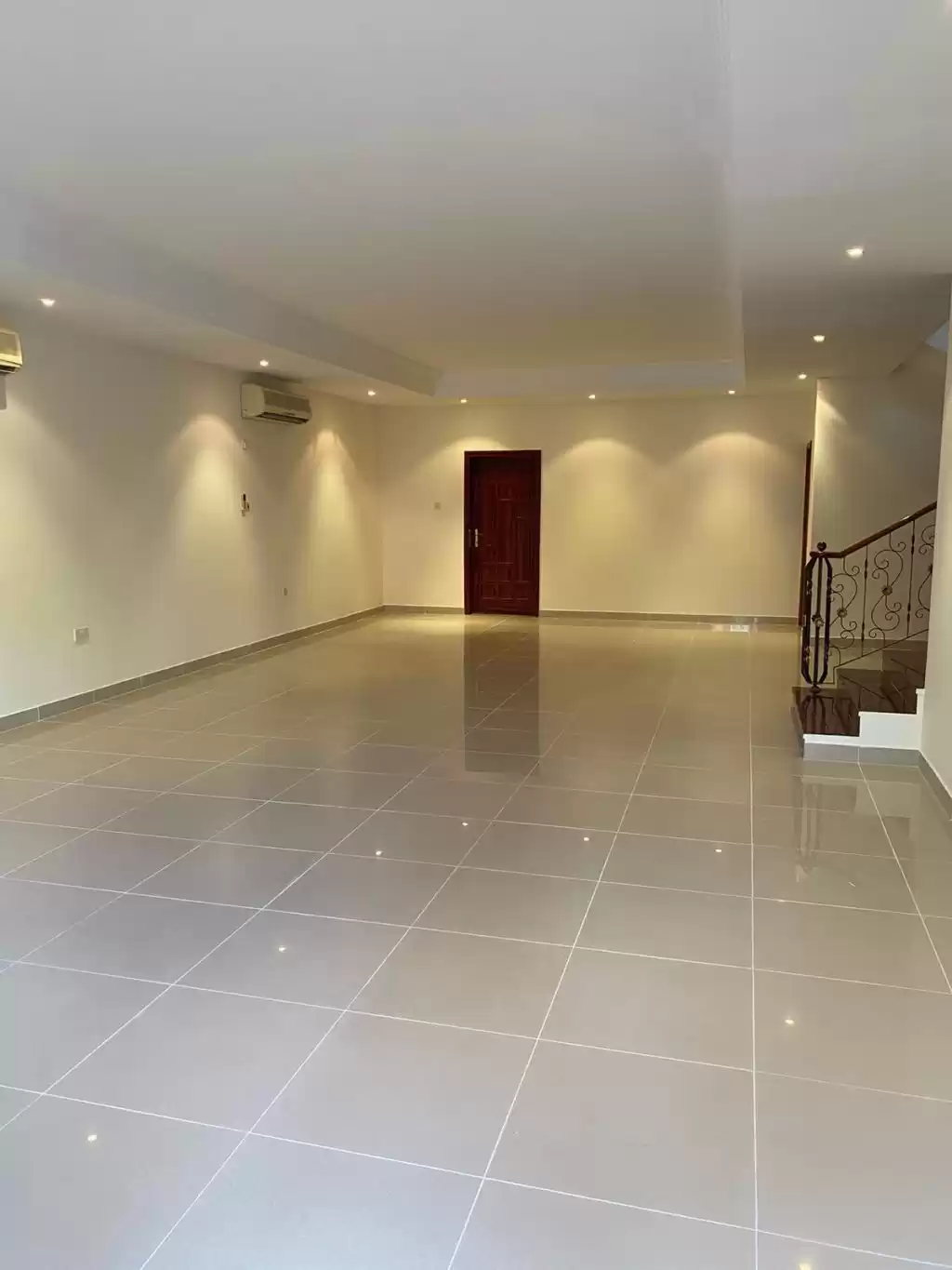 Residential Ready Property 4 Bedrooms U/F Villa in Compound  for rent in Al Sadd , Doha #11997 - 1  image 
