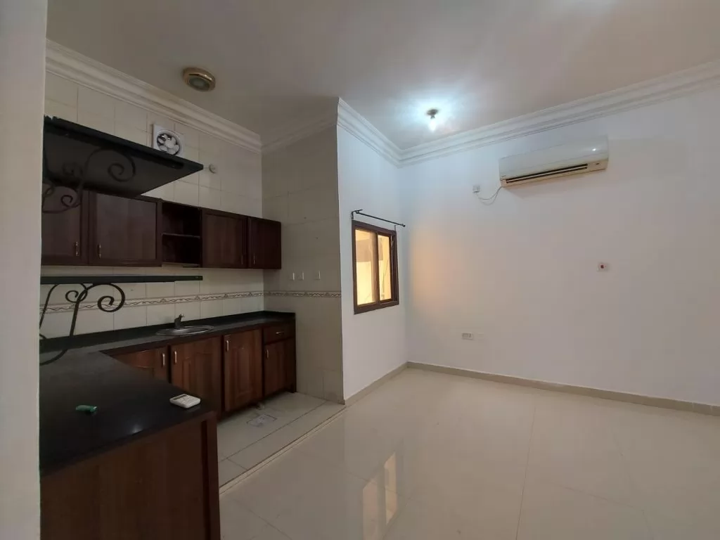 Résidentiel Propriété prête 2 chambres U / f Villa à Compound  a louer au Al-Sadd , Doha #12004 - 1  image 