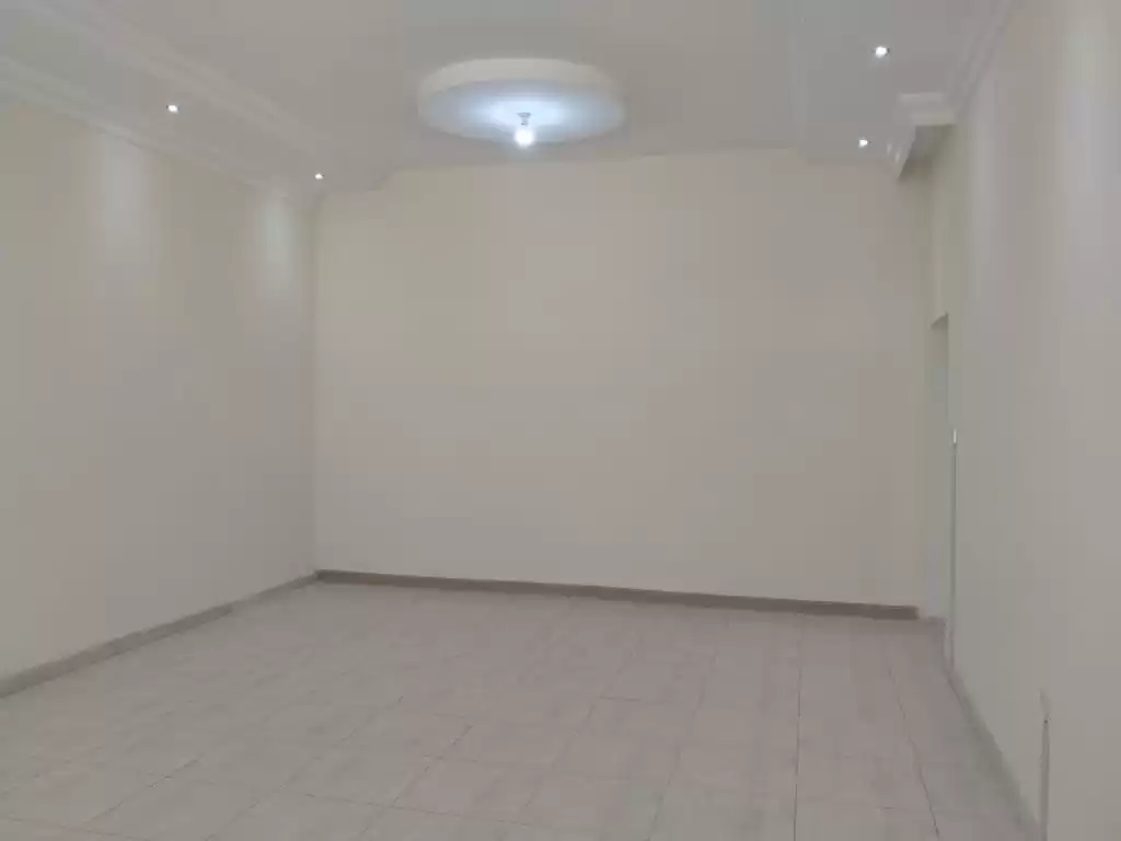 Wohn Klaar eigendom Studio U/F Wohnung  zu vermieten in Doha #12008 - 1  image 