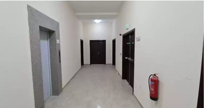 商业的 就绪物业 楼/楼 办公室  出租 在 萨德 , 多哈 #12042 - 1  image 