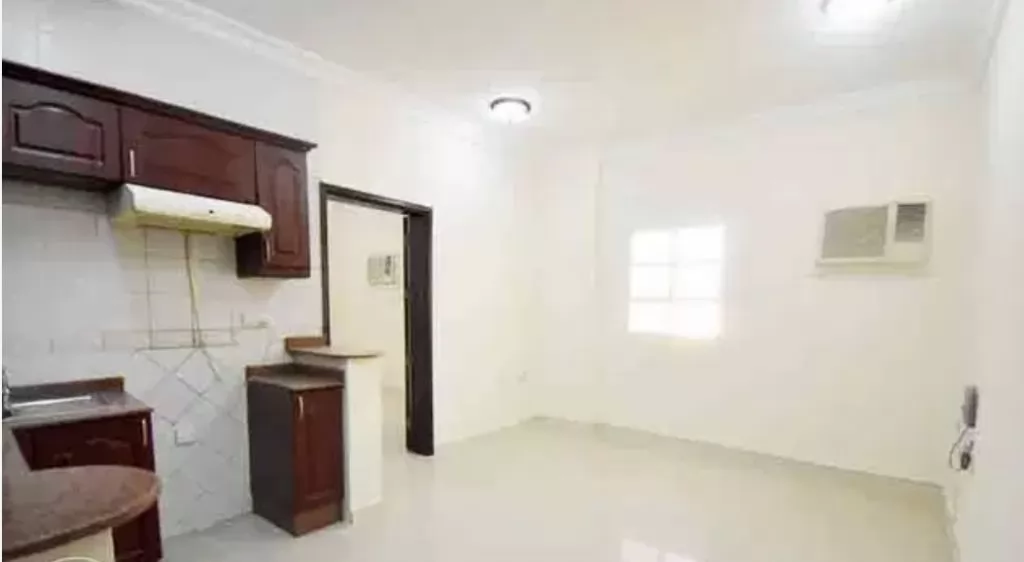 Residential Ready Property 1 Bedroom U/F Apartment  for rent in Souq Waqif  , Mushaireb , Doha-Qatar #12065 - 2  image 
