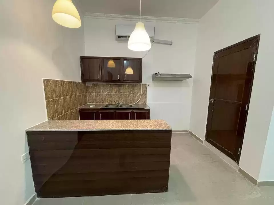Wohn Klaar eigendom 1 Schlafzimmer U/F Wohnung  zu vermieten in Al Sadd , Doha #12103 - 1  image 