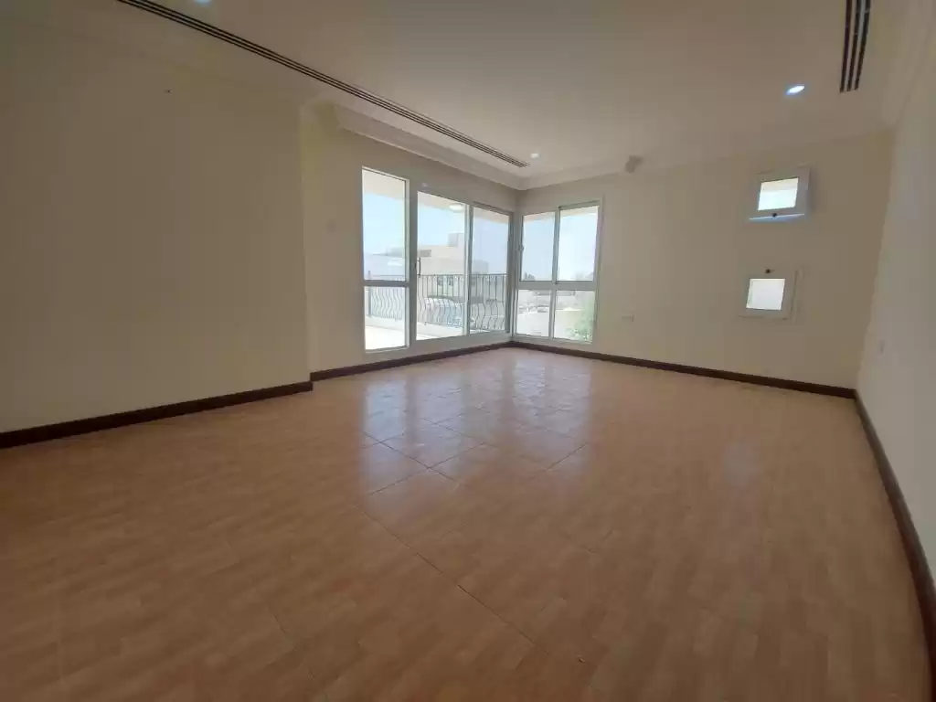 Résidentiel Propriété prête 3 chambres S / F Villa à Compound  a louer au Al-Sadd , Doha #12109 - 1  image 