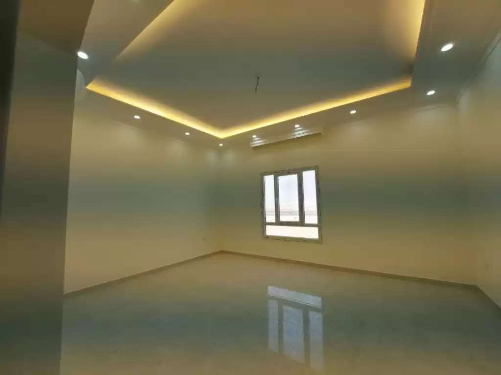 Residencial Listo Propiedad 7+ habitaciones U / F Villa Standerlone  alquiler en al-sad , Doha #12112 - 1  image 