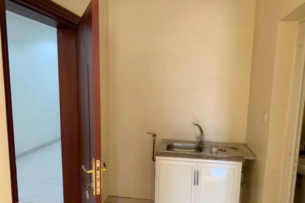 Residential Ready Property 1 Bedroom U/F Apartment  for rent in Al-Rayyan #12125 - 1  image 