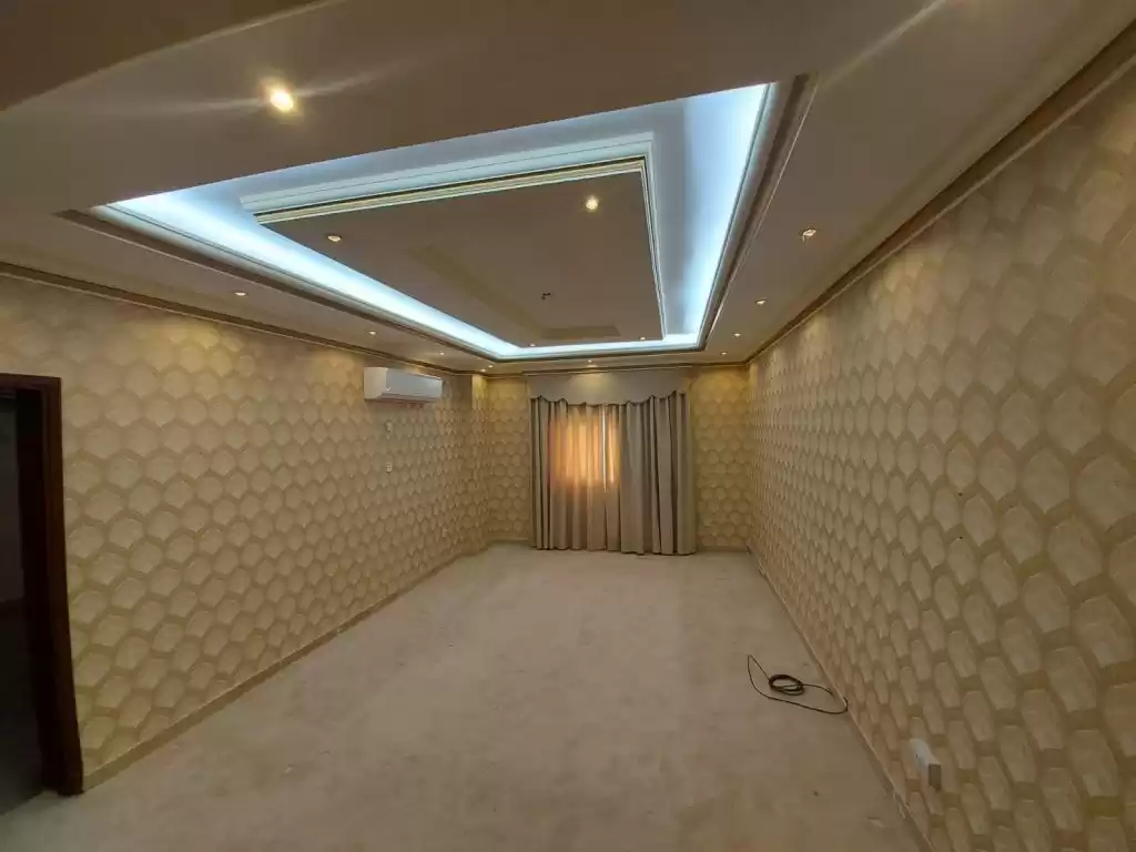 Wohn Klaar eigendom 2 Schlafzimmer U/F Wohnung  zu vermieten in Al Sadd , Doha #12126 - 1  image 