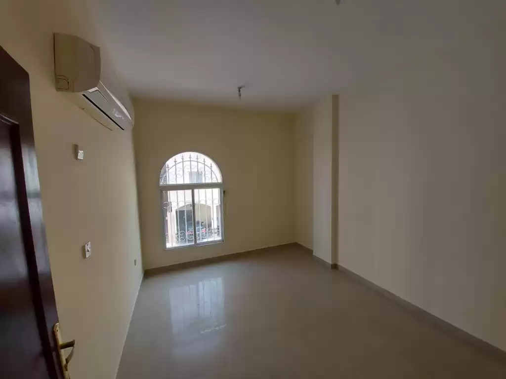 Residential Ready Property 3 Bedrooms U/F Apartment  for rent in Al Sadd , Doha #12127 - 1  image 