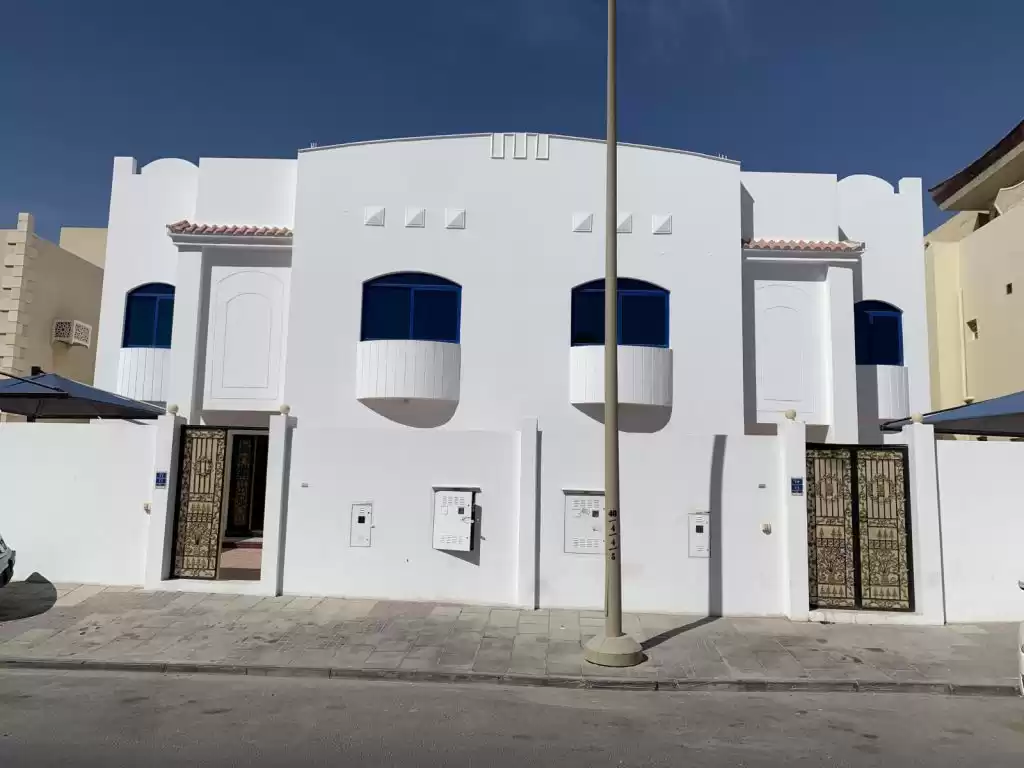 Жилой Готовая недвижимость 5 спален Н/Ф Отдельная вилла  в аренду в Доха #12130 - 1  image 