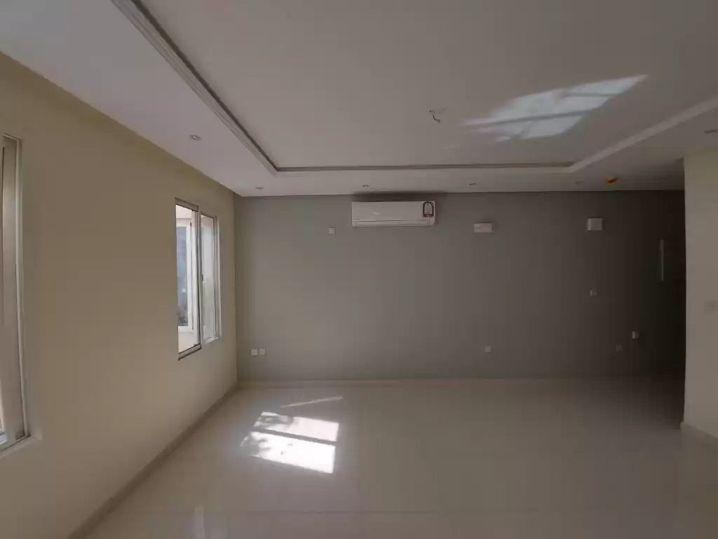 yerleşim Hazır Mülk 2 yatak odası U/F Apartman  kiralık içinde Al Sadd , Doha #12145 - 1  image 
