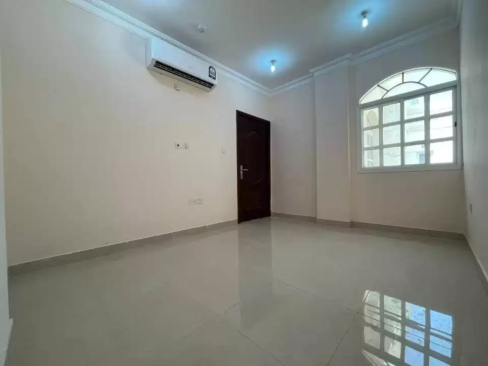 Wohn Klaar eigendom 2 Schlafzimmer U/F Wohnung  zu vermieten in Al Sadd , Doha #12150 - 1  image 