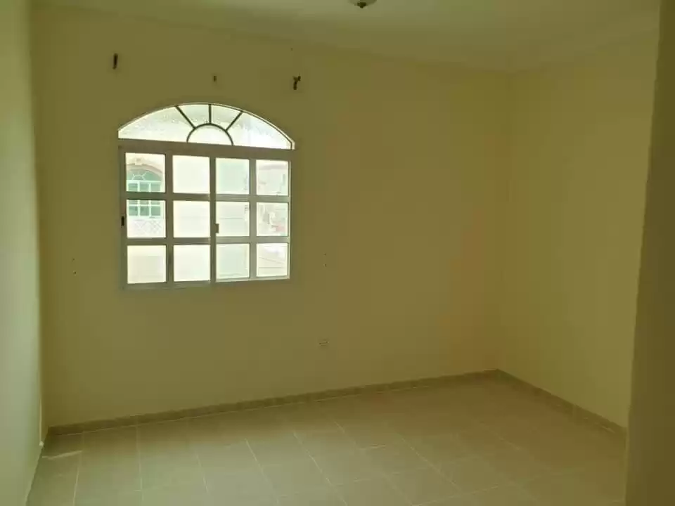 Wohn Klaar eigendom 6 Schlafzimmer U/F Wohnung  zu vermieten in Al Sadd , Doha #12153 - 1  image 