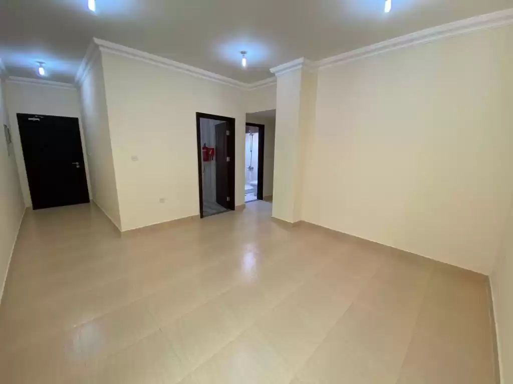 Residential Ready Property 2 Bedrooms U/F Apartment  for rent in Al Sadd , Doha #12162 - 1  image 