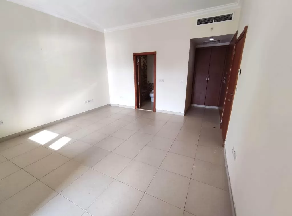 Residential Ready Property 1 Bedroom S/F Apartment  for rent in The-Pearl-Qatar , Doha-Qatar #12172 - 1  image 